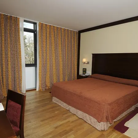 Hotel De 4*